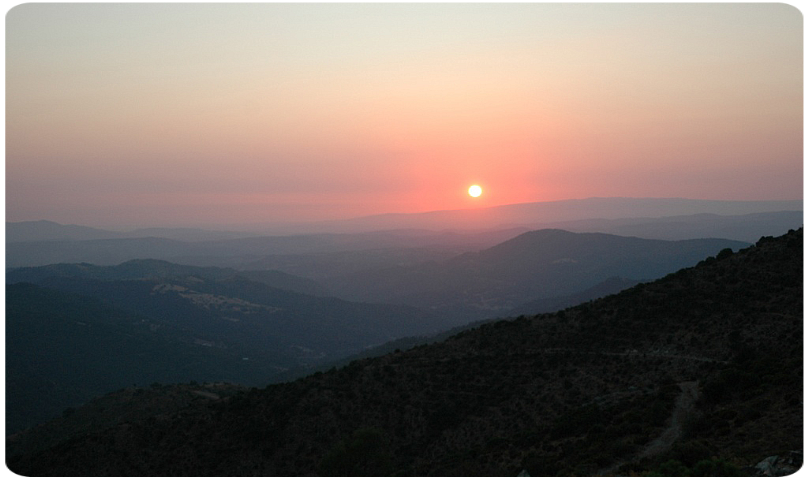 Monumento naturale di Texile, Tramonto su Aritzo. Tutto su questo Monumento Naturale della Sardegna, informazioni turistiche, come arrivare cosa Vedere ad Aritzo e dintorni, musei e monumenti.