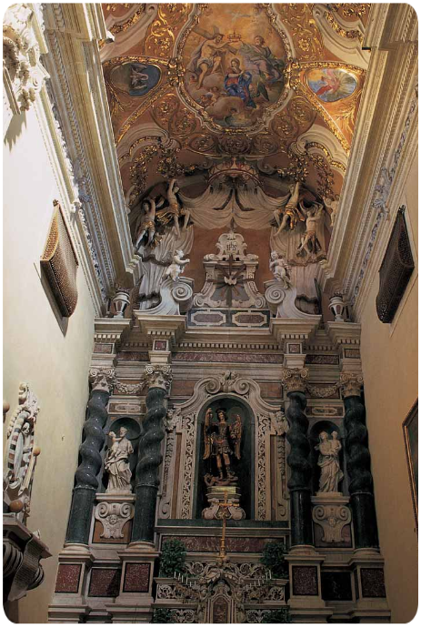 Altare maggiore della chiesa di San Michele, tipico esempio di edificio barocco, Cagliari.