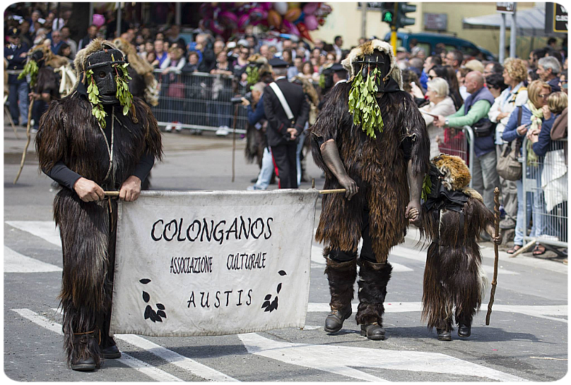 Austis la Maschera Tipica Sos Colonganos durante la Cavalcata Sarda a Sassari Austis la Maschera Tipica Sos Colonganos durante la Cavalcata Sarda a Sassari
