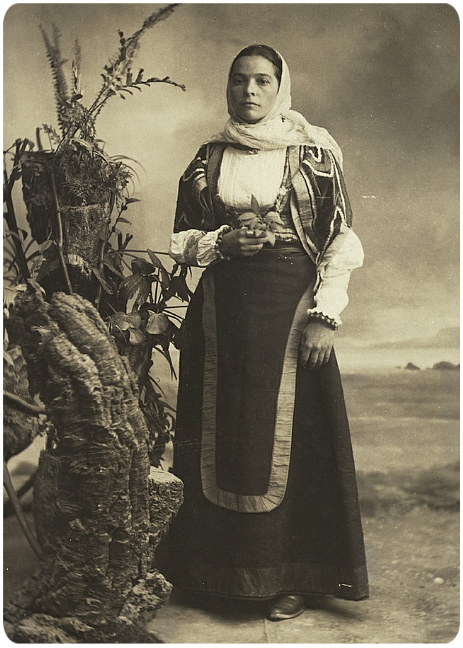 Belvì abito tradizionale femminile foto del 1905