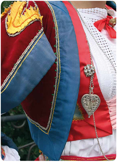 Belvì abito tradizionale femminile foto oggi