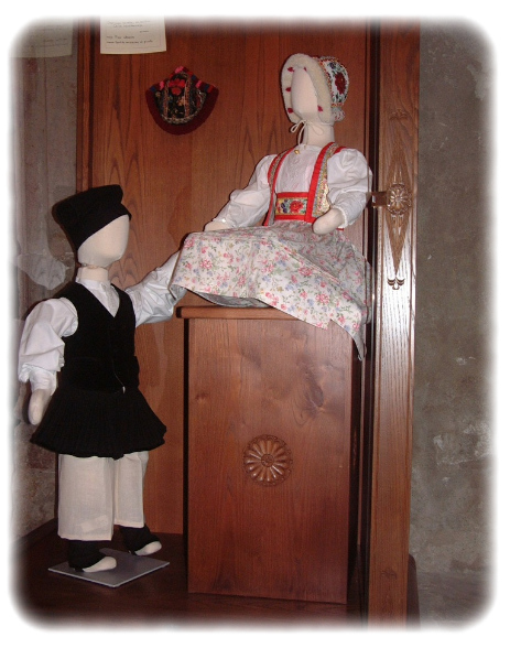 Busachi Museo del costume e della tradizione del lino abiti infantili