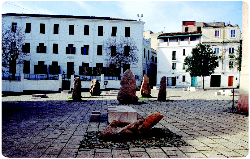 La piazza Sebastiano Satta a Nuoro, progettata e realizzata da Costantino Nivola. Nuoro informazioni turistiche e storiche su il capoluogo di Provincia Nuoro