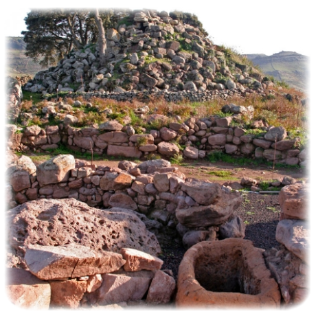 Il Nuraghe Appiu e l'Area archeologica a Villanova Monteleone