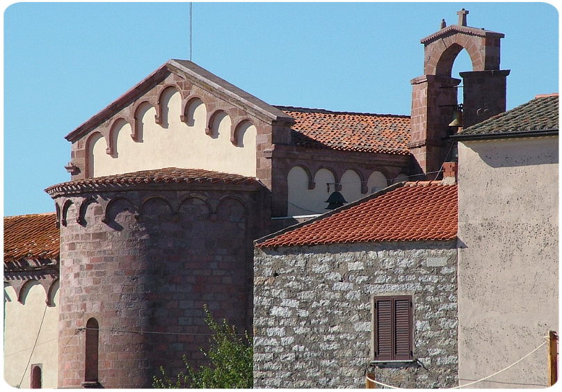 Chiesa di San Giovanni Battista di Orotelli come arrivare, informazioni storiche e turistiche. Orotelli retro della chiesa di San Giovanni.