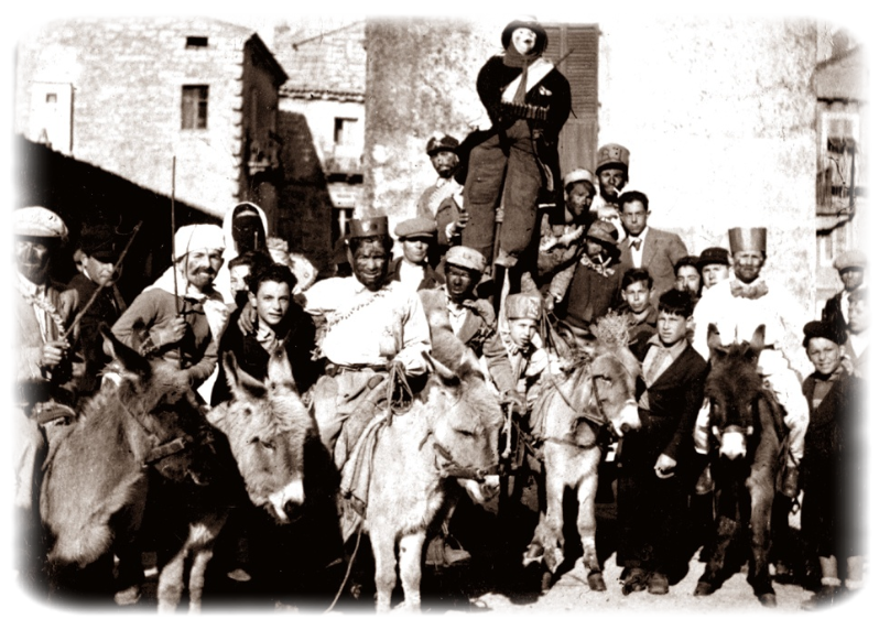 Tempio Pausania Carnevale foto storica 1950, storia del Carnevale in Sardegna